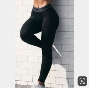 Black gymshark leggings